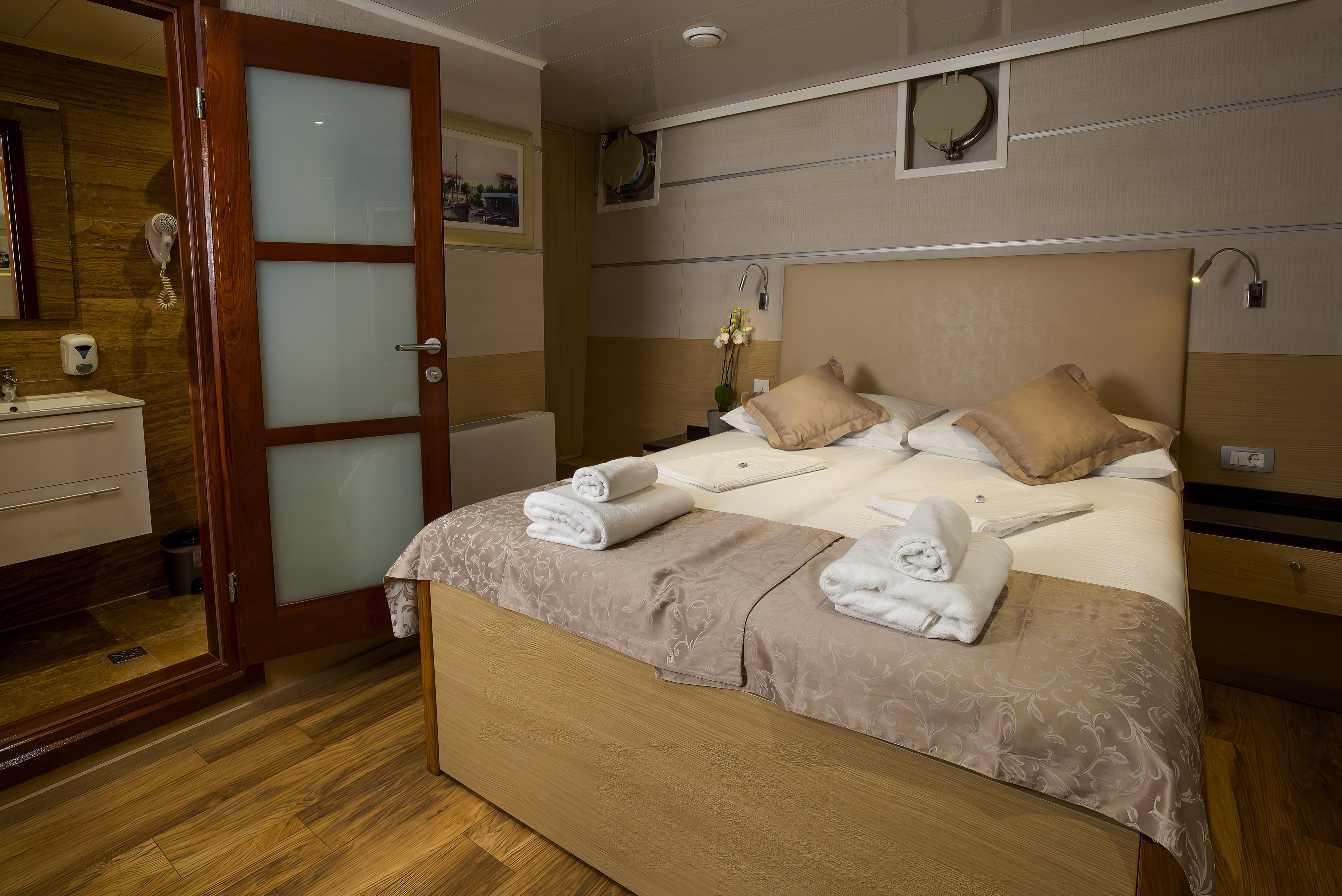 Porthole Window Cabin